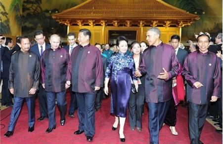 最炫民族風(fēng)：APEC晚宴上的領(lǐng)導(dǎo)人服裝大盤點